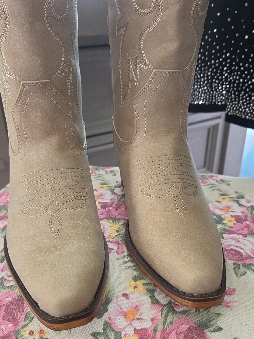 New Light Cream Colored Western Women's Boots NWT - Picture 12 of 17